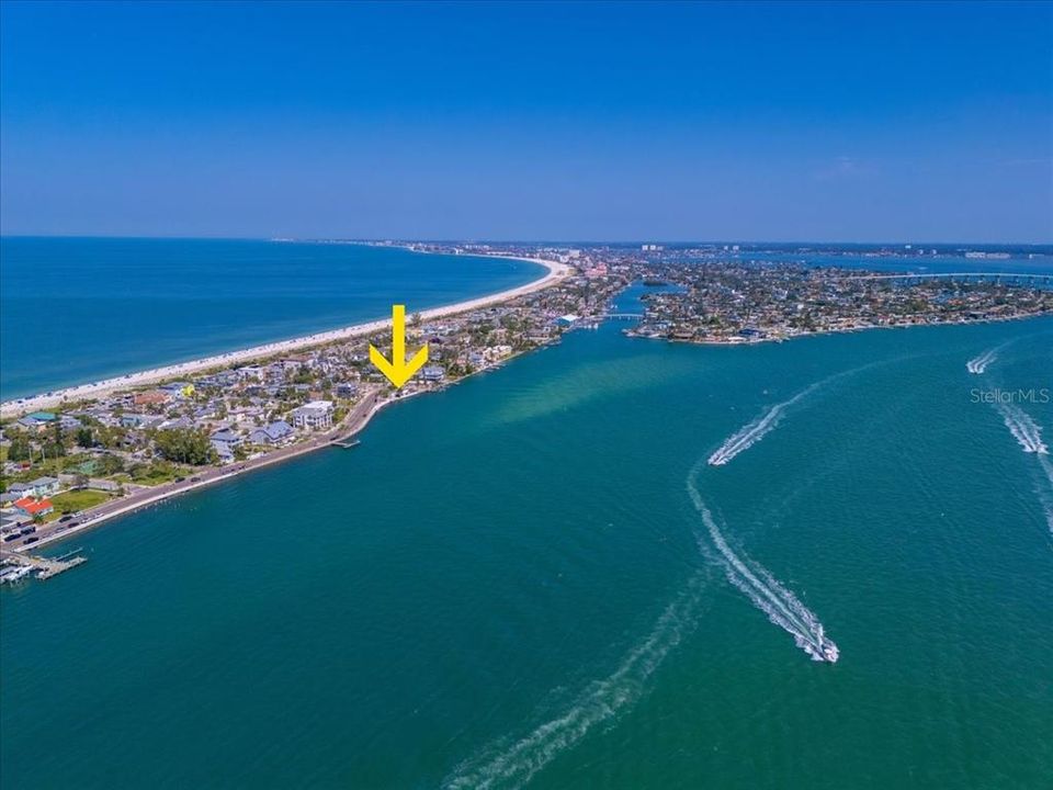 合同活跃: $1,680,000 (2 贝兹, 2 浴室, 1435 平方英尺)