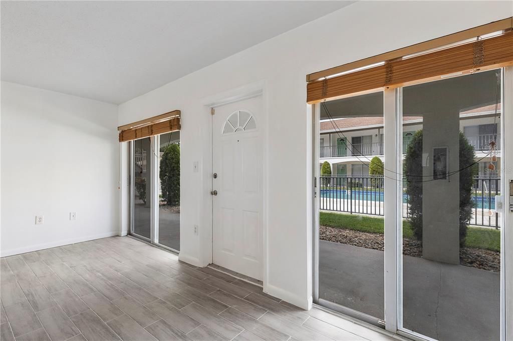 待售: $108,000 (1 贝兹, 1 浴室, 561 平方英尺)