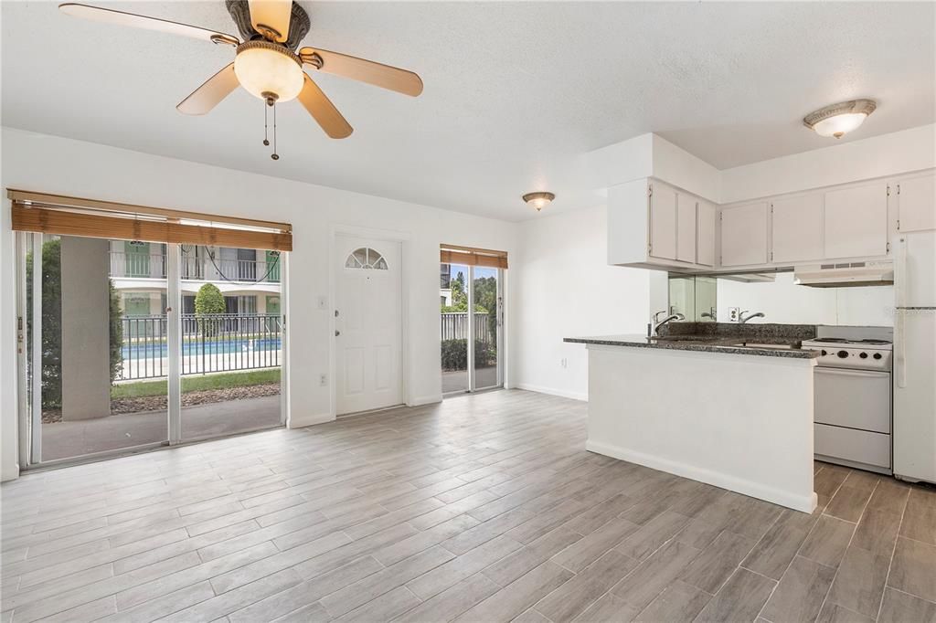 待售: $108,000 (1 贝兹, 1 浴室, 561 平方英尺)