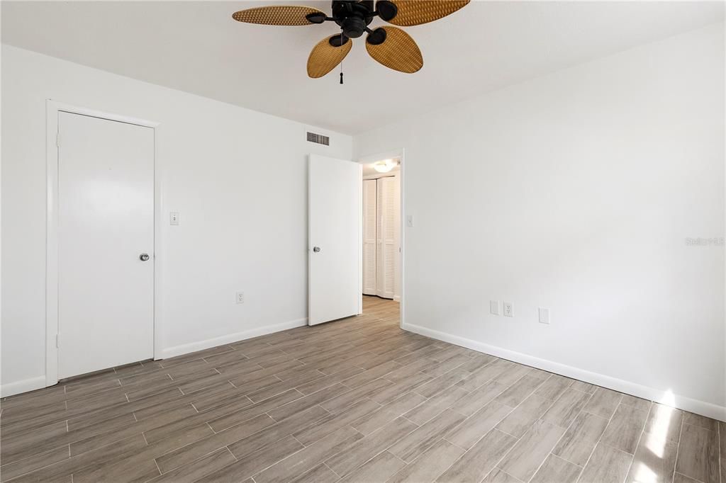 待售: $108,000 (1 贝兹, 1 浴室, 561 平方英尺)