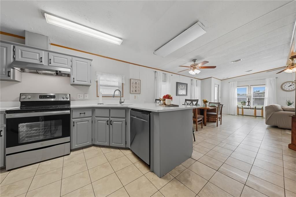 Под контрактом: $162,000 (2 спален, 2 ванн, 1012 Квадратных фут)