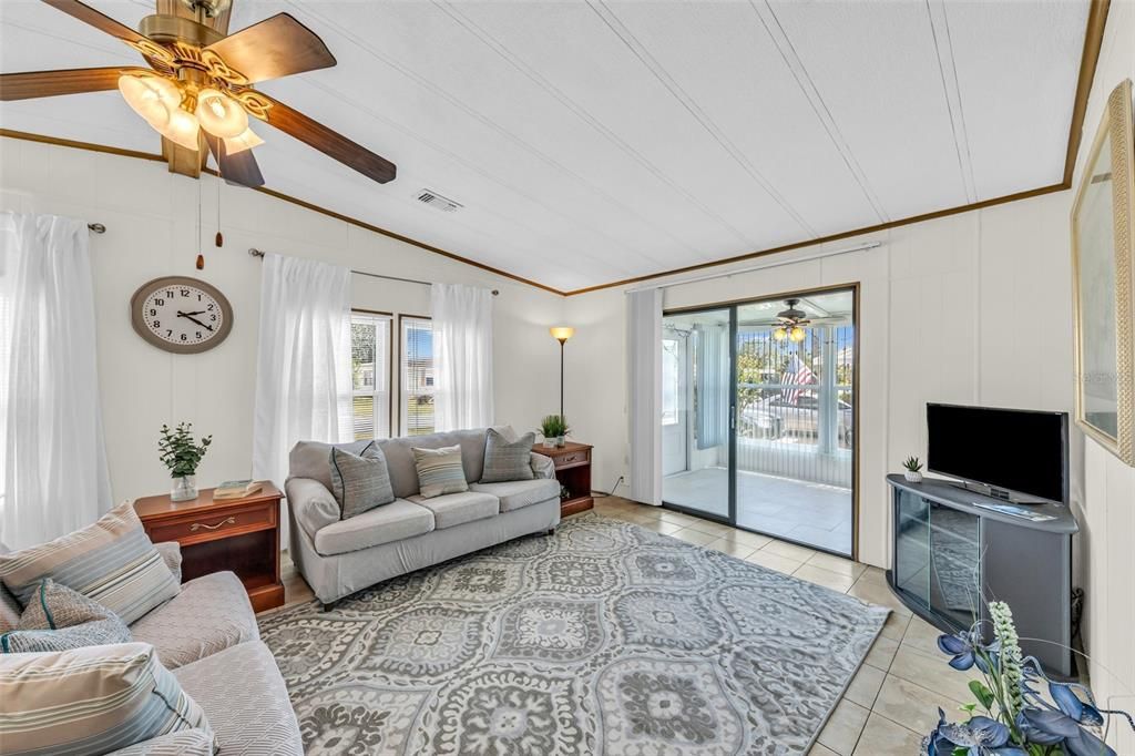 Под контрактом: $162,000 (2 спален, 2 ванн, 1012 Квадратных фут)