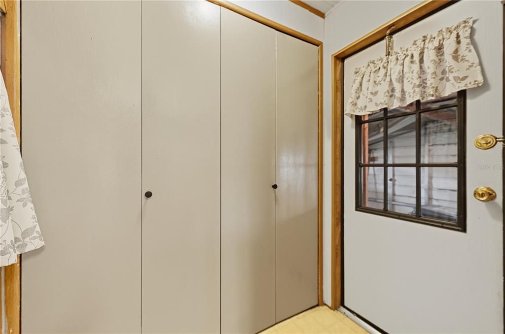 Под контрактом: $162,000 (2 спален, 2 ванн, 1012 Квадратных фут)