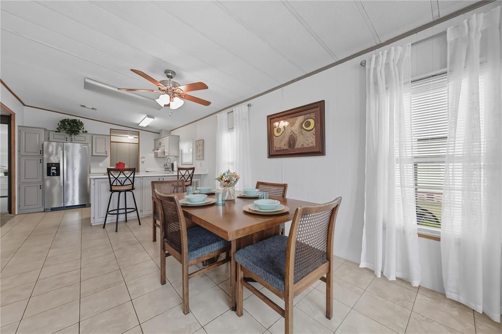 Под контрактом: $162,000 (2 спален, 2 ванн, 1012 Квадратных фут)