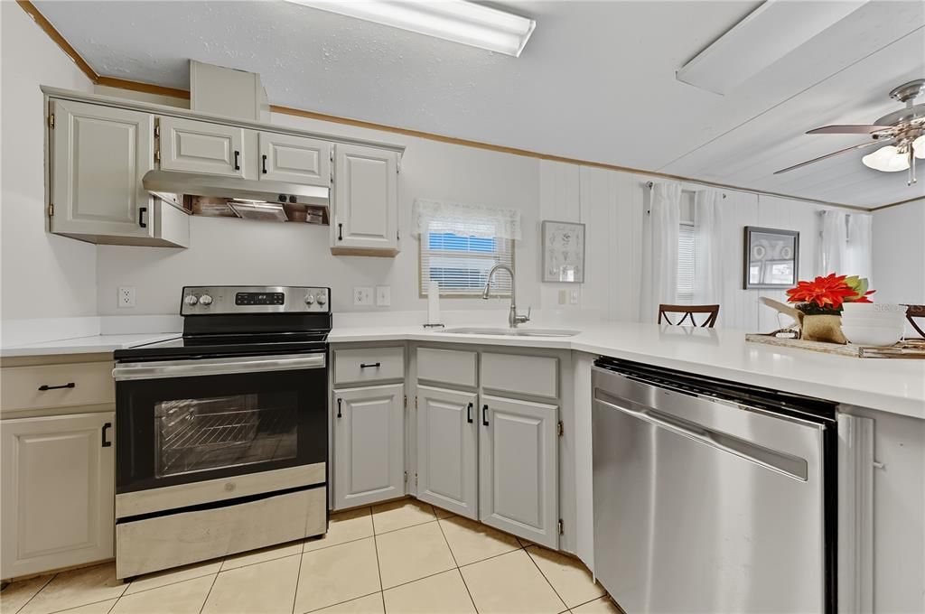 Под контрактом: $162,000 (2 спален, 2 ванн, 1012 Квадратных фут)