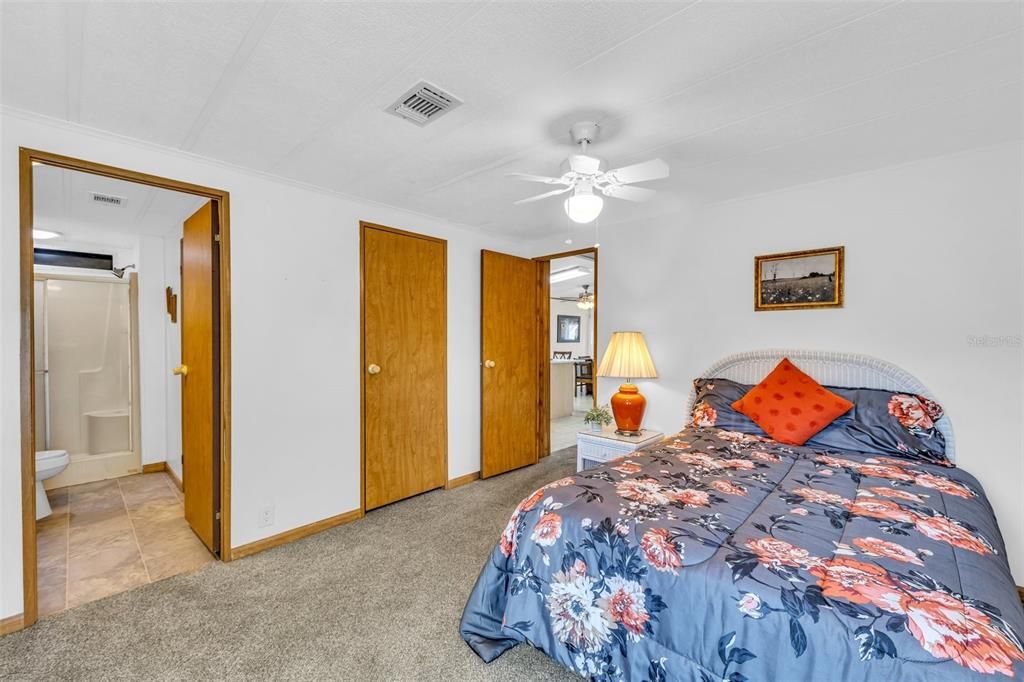 Под контрактом: $162,000 (2 спален, 2 ванн, 1012 Квадратных фут)