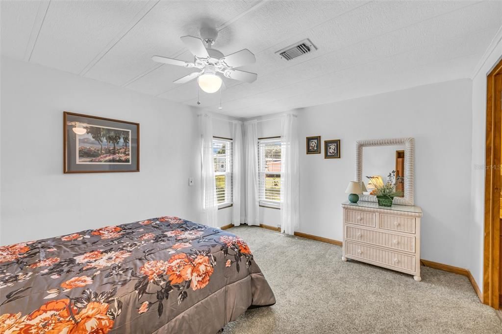 Под контрактом: $162,000 (2 спален, 2 ванн, 1012 Квадратных фут)