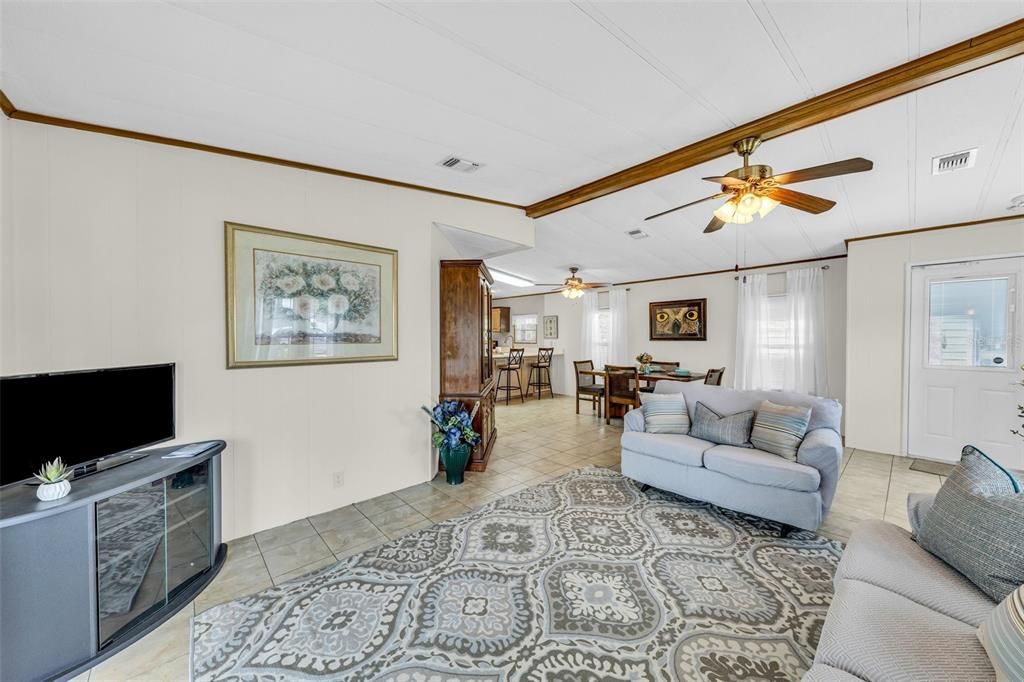 Под контрактом: $162,000 (2 спален, 2 ванн, 1012 Квадратных фут)