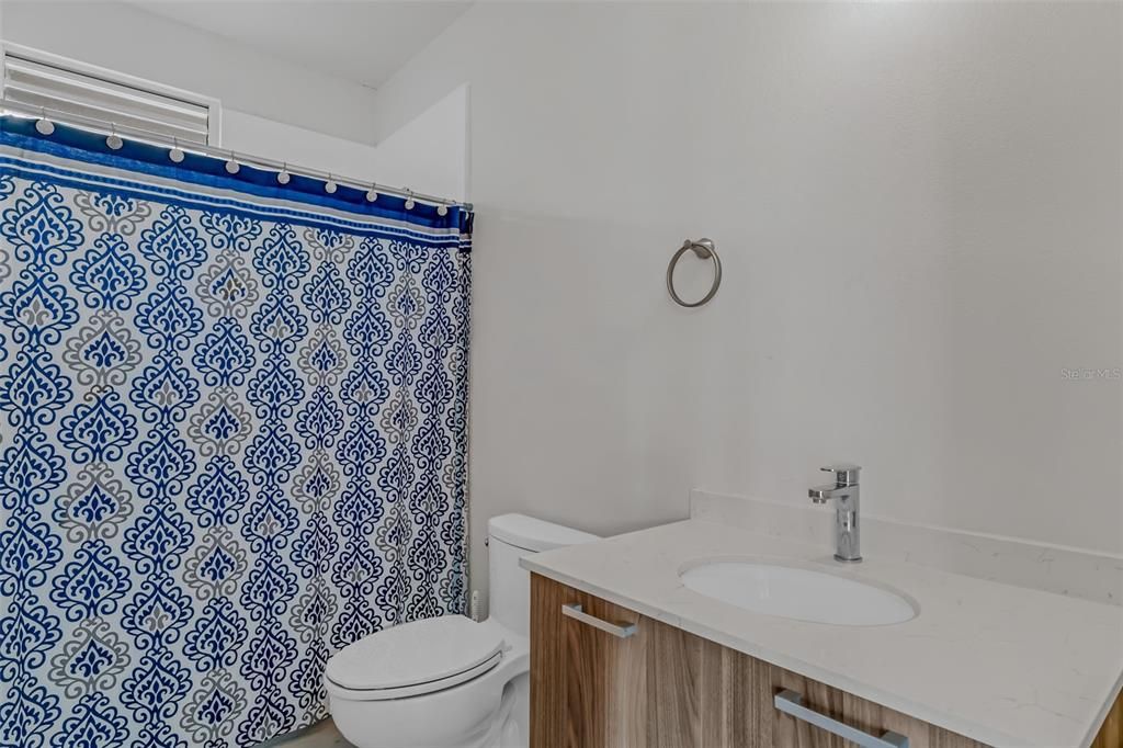 En Venta: $569,000 (4 camas, 3 baños, 2340 Pies cuadrados)