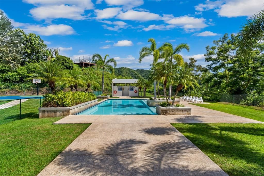 En Venta: $569,000 (4 camas, 3 baños, 2340 Pies cuadrados)