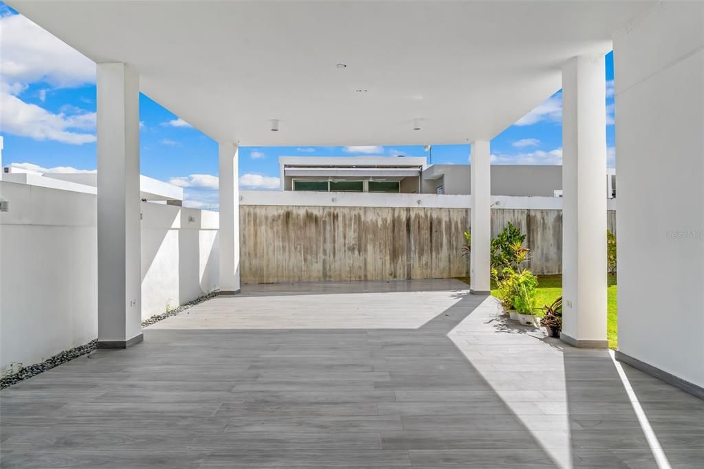 En Venta: $569,000 (4 camas, 3 baños, 2340 Pies cuadrados)