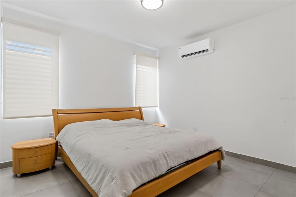 En Venta: $569,000 (4 camas, 3 baños, 2340 Pies cuadrados)