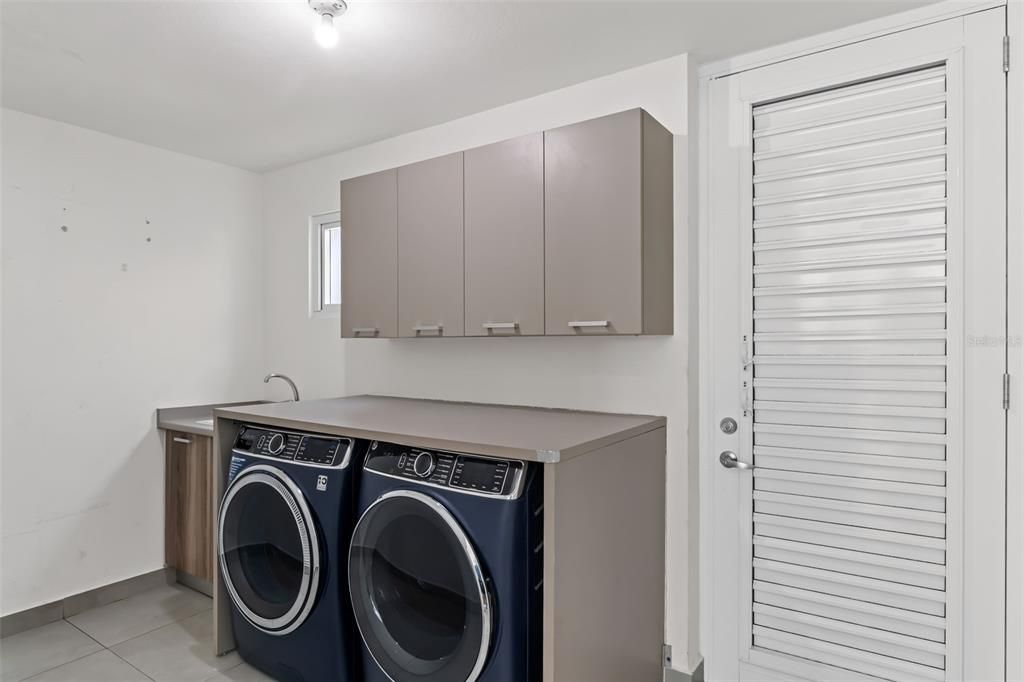 En Venta: $569,000 (4 camas, 3 baños, 2340 Pies cuadrados)