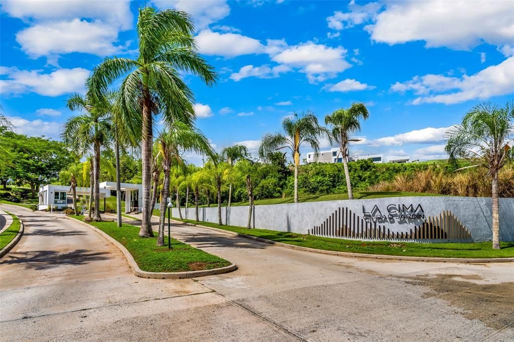 En Venta: $569,000 (4 camas, 3 baños, 2340 Pies cuadrados)