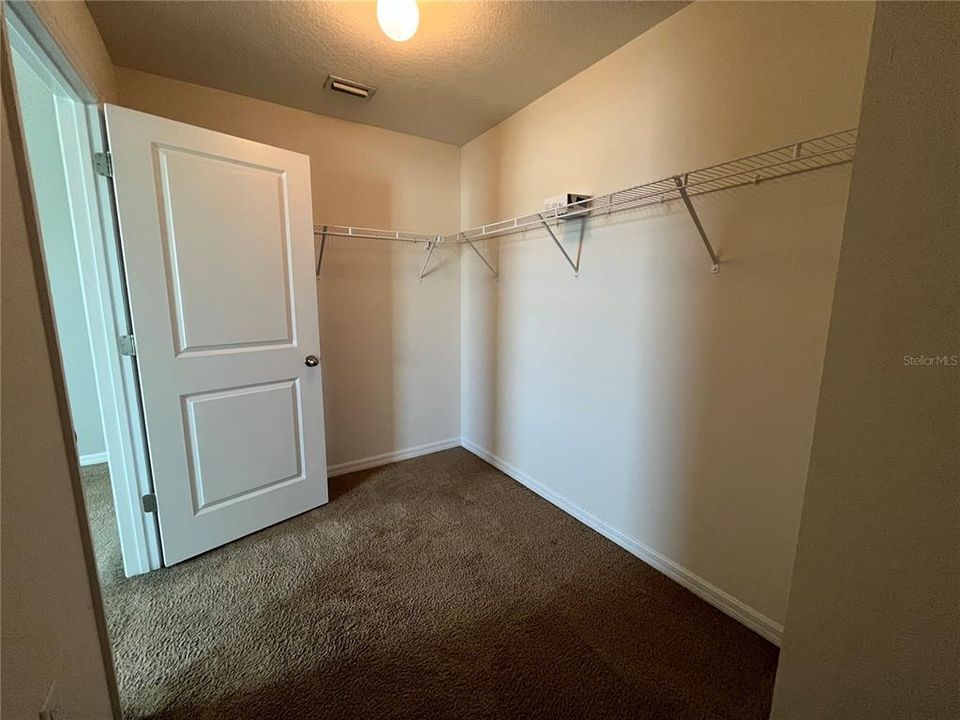 For Sale: $360,000 (4 beds, 2 baths, 2526 Square Feet)