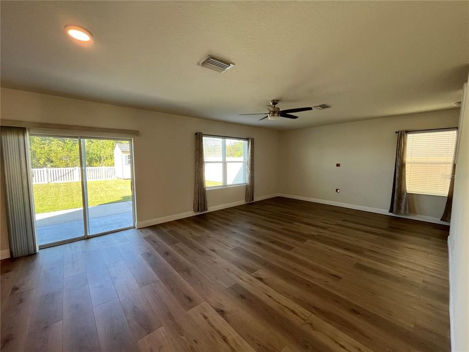 For Sale: $360,000 (4 beds, 2 baths, 2526 Square Feet)