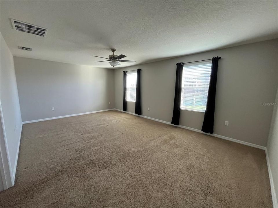 For Sale: $360,000 (4 beds, 2 baths, 2526 Square Feet)