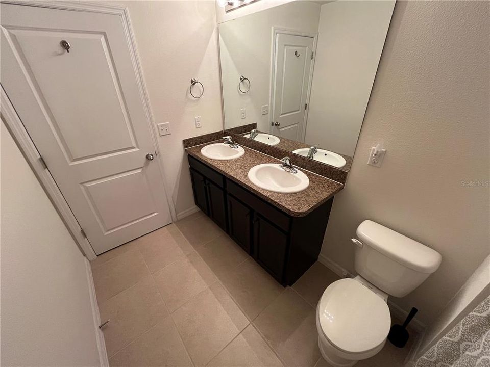 For Sale: $360,000 (4 beds, 2 baths, 2526 Square Feet)