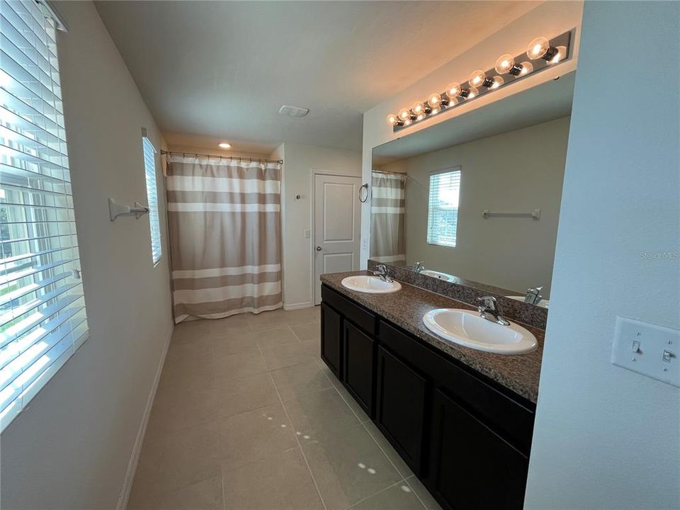 For Sale: $360,000 (4 beds, 2 baths, 2526 Square Feet)