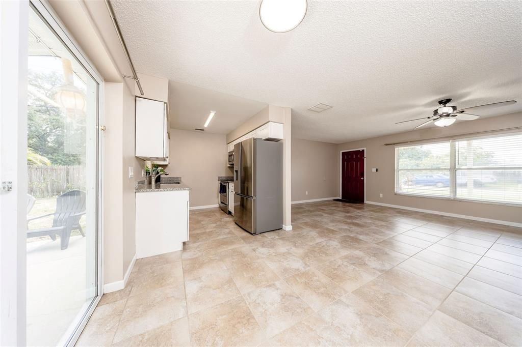 Active With Contract: $270,000 (2 beds, 1 baths, 1008 Square Feet)