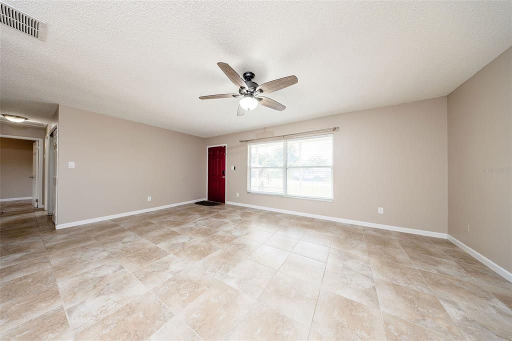 Active With Contract: $270,000 (2 beds, 1 baths, 1008 Square Feet)