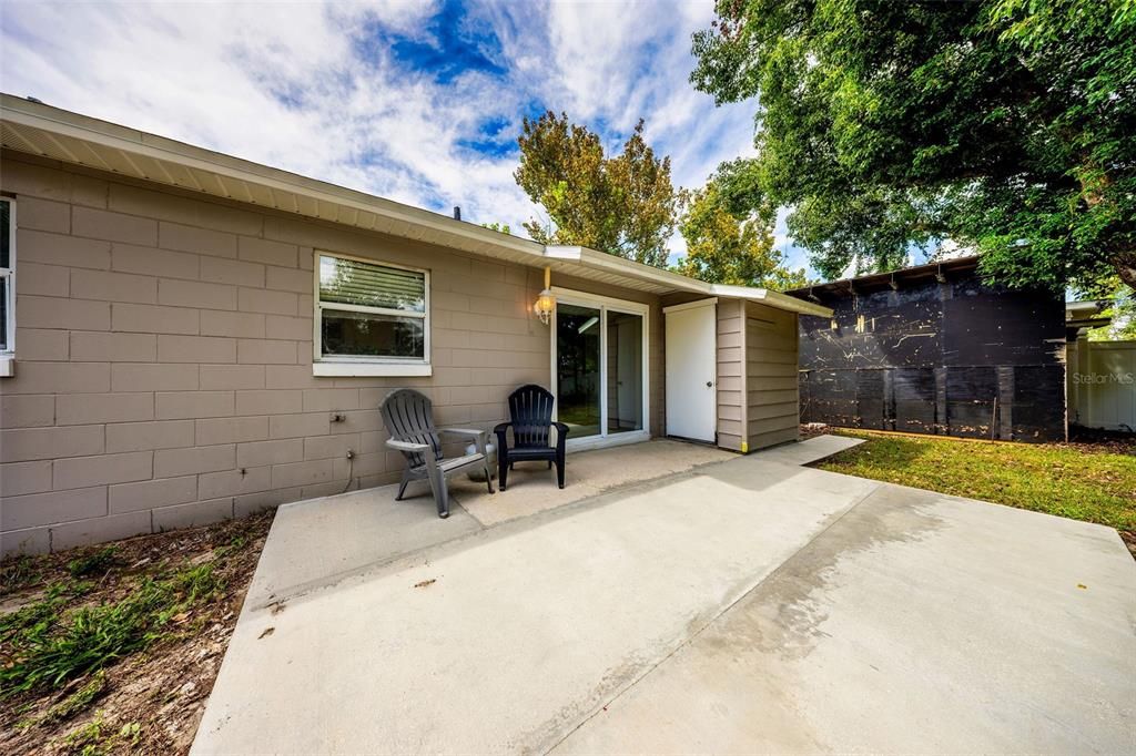 Active With Contract: $270,000 (2 beds, 1 baths, 1008 Square Feet)