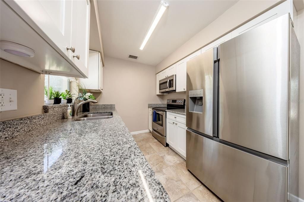 Active With Contract: $270,000 (2 beds, 1 baths, 1008 Square Feet)