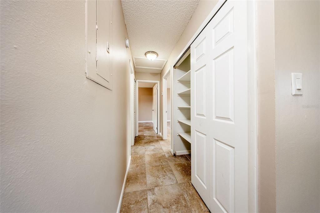 Active With Contract: $270,000 (2 beds, 1 baths, 1008 Square Feet)