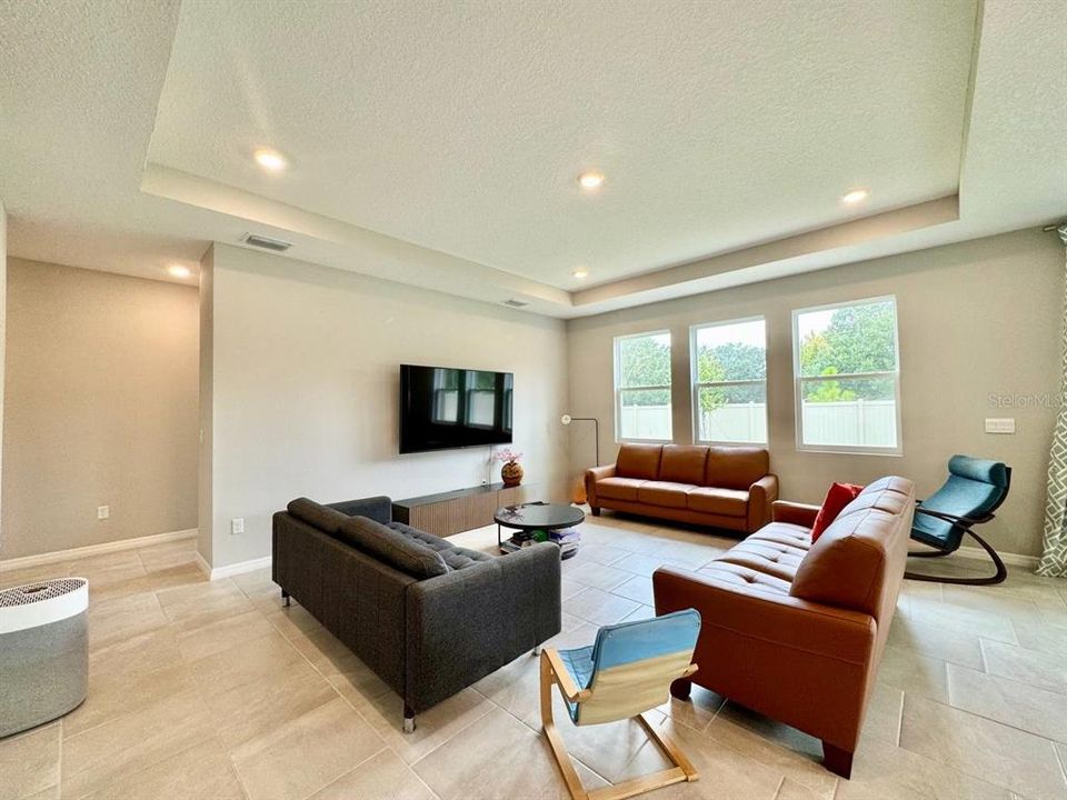 出租: $3,350 (4 贝兹, 3 浴室, 3313 平方英尺)