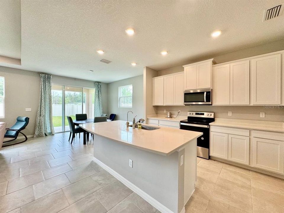 出租: $3,350 (4 贝兹, 3 浴室, 3313 平方英尺)