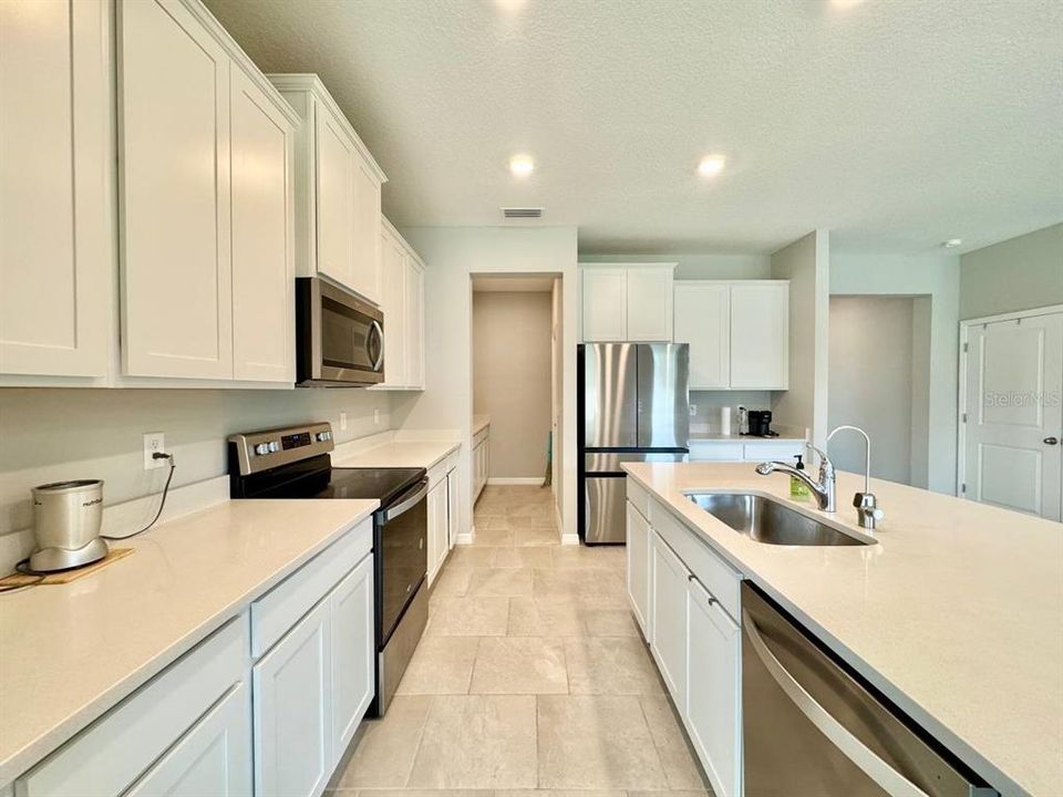 出租: $3,350 (4 贝兹, 3 浴室, 3313 平方英尺)