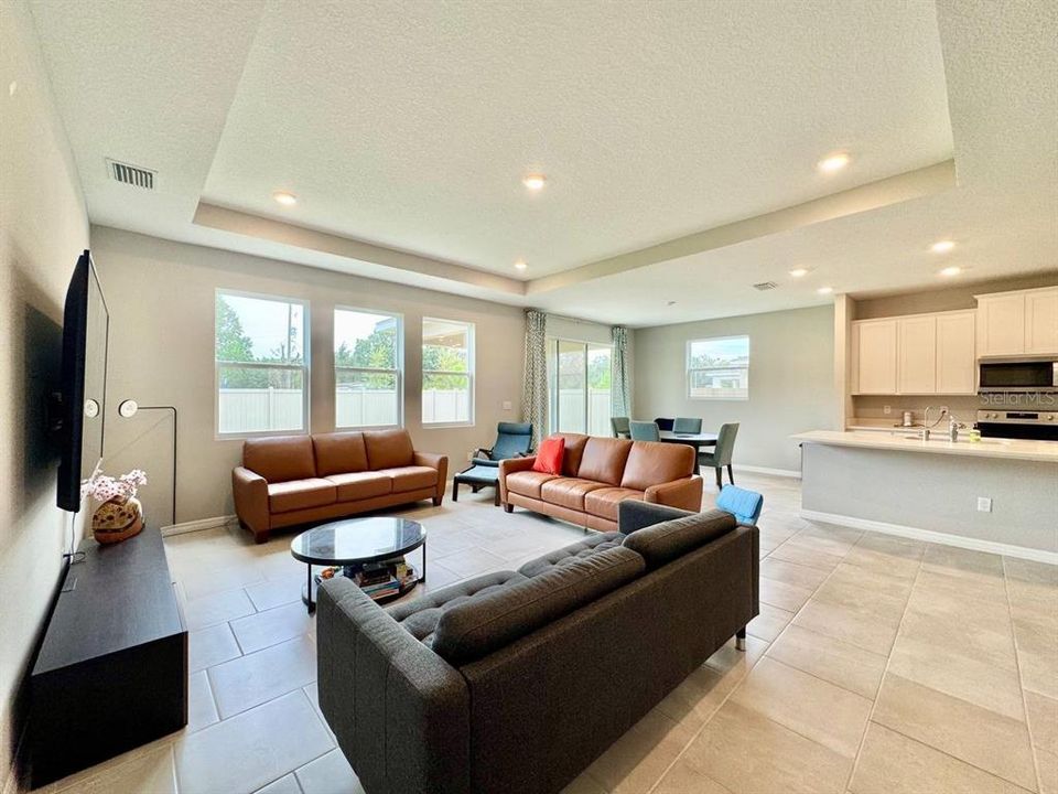 出租: $3,350 (4 贝兹, 3 浴室, 3313 平方英尺)