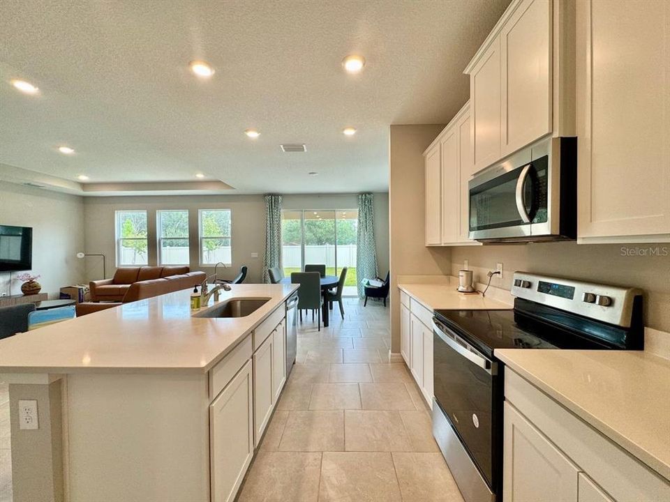 出租: $3,350 (4 贝兹, 3 浴室, 3313 平方英尺)