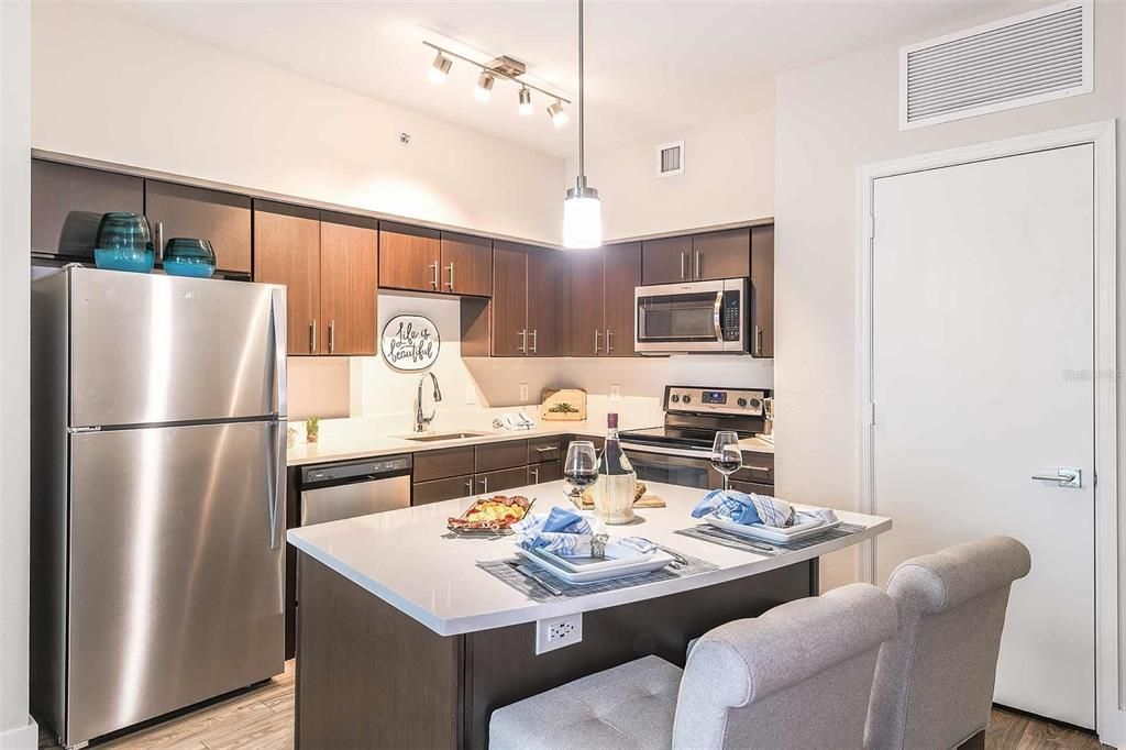 For Rent: $2,090 (1 beds, 1 baths, 852 Square Feet)
