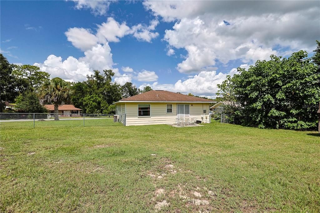 Active With Contract: $139,000 (3 beds, 2 baths, 1228 Square Feet)