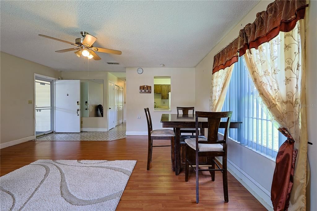 Active With Contract: $139,000 (3 beds, 2 baths, 1228 Square Feet)