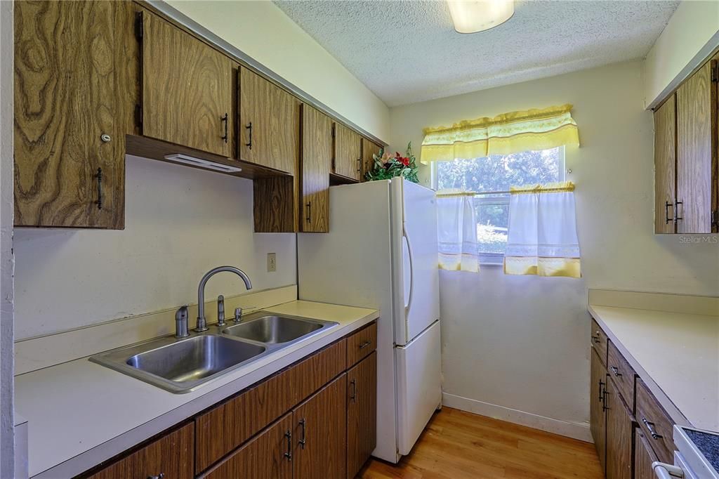 Active With Contract: $139,000 (3 beds, 2 baths, 1228 Square Feet)