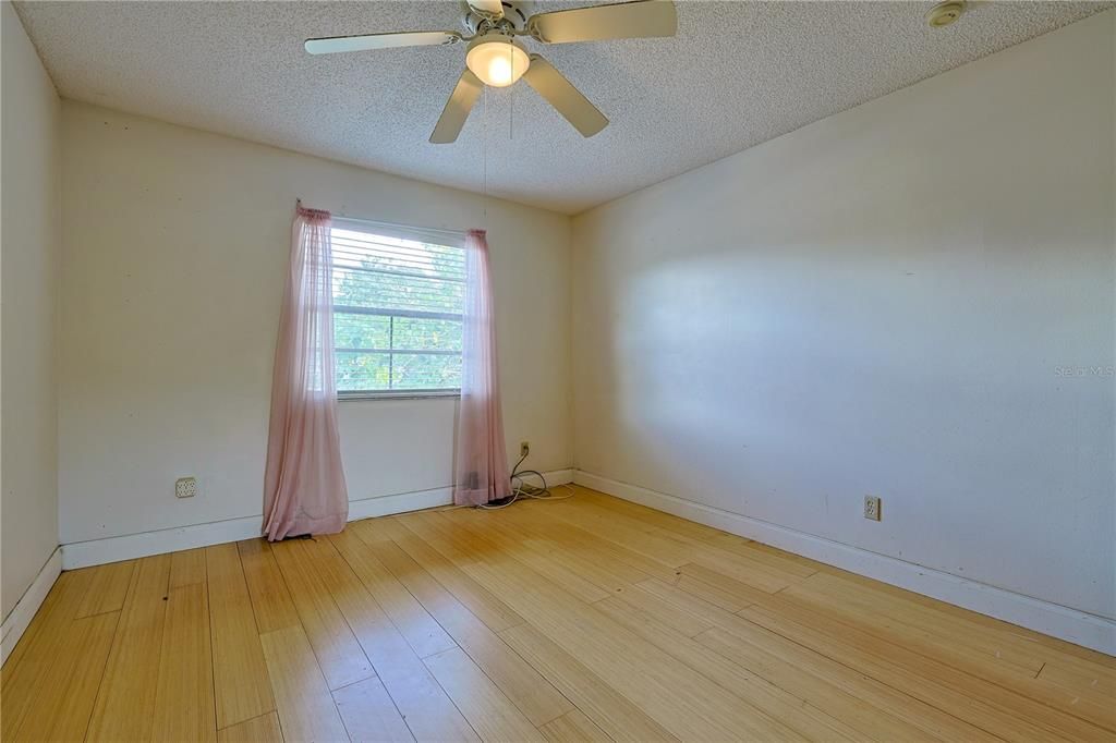 Active With Contract: $139,000 (3 beds, 2 baths, 1228 Square Feet)