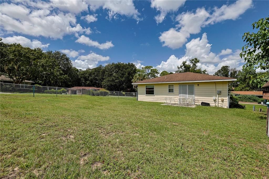 Active With Contract: $139,000 (3 beds, 2 baths, 1228 Square Feet)