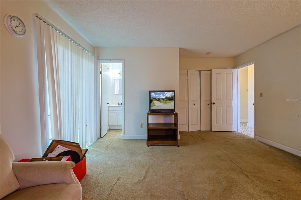 Active With Contract: $139,000 (3 beds, 2 baths, 1228 Square Feet)