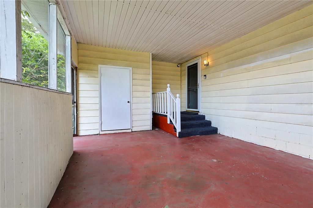 Active With Contract: $139,000 (3 beds, 2 baths, 1228 Square Feet)