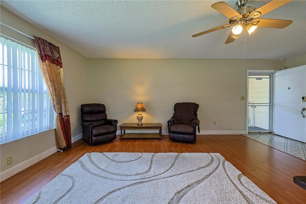 Active With Contract: $139,000 (3 beds, 2 baths, 1228 Square Feet)