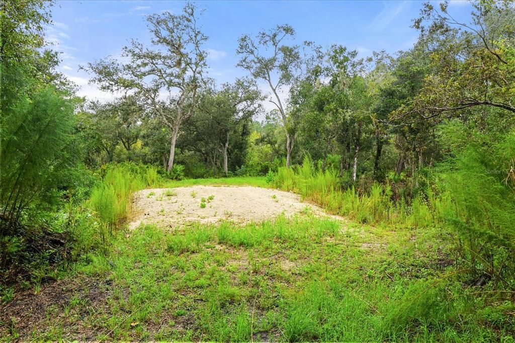待售: $42,500 (1.65 acres)