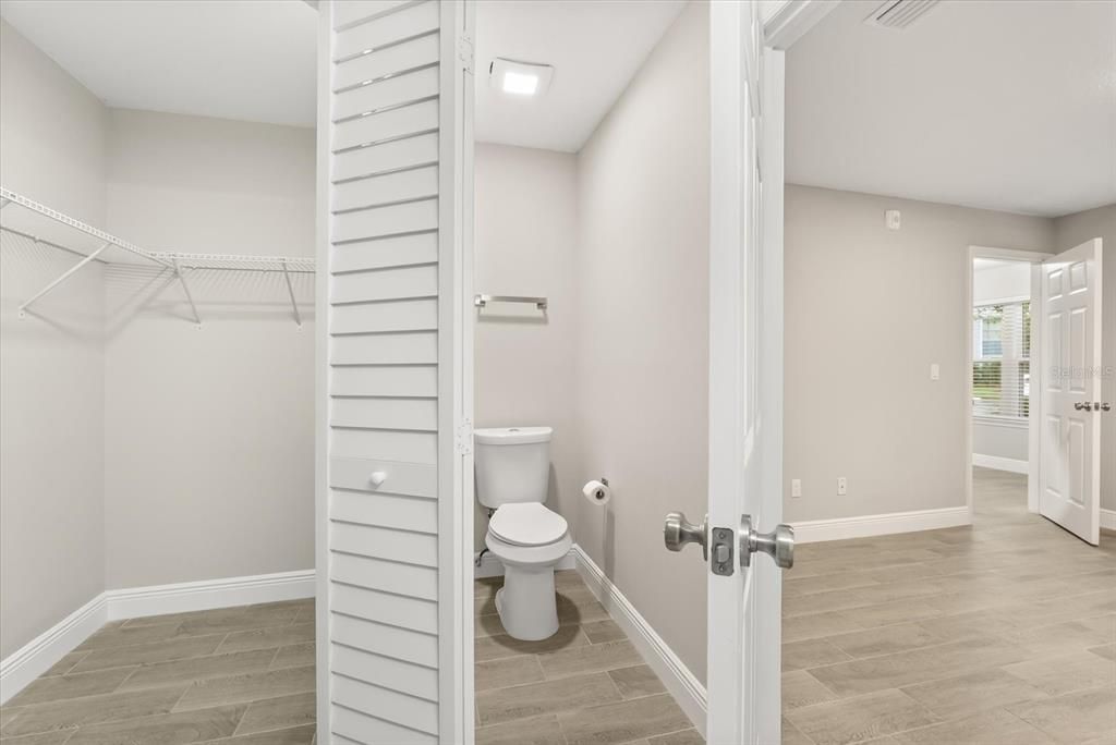 For Sale: $216,900 (2 beds, 2 baths, 912 Square Feet)