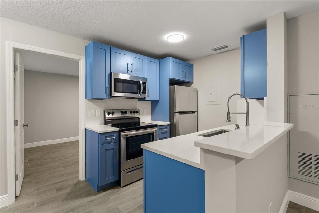 For Sale: $216,900 (2 beds, 2 baths, 912 Square Feet)