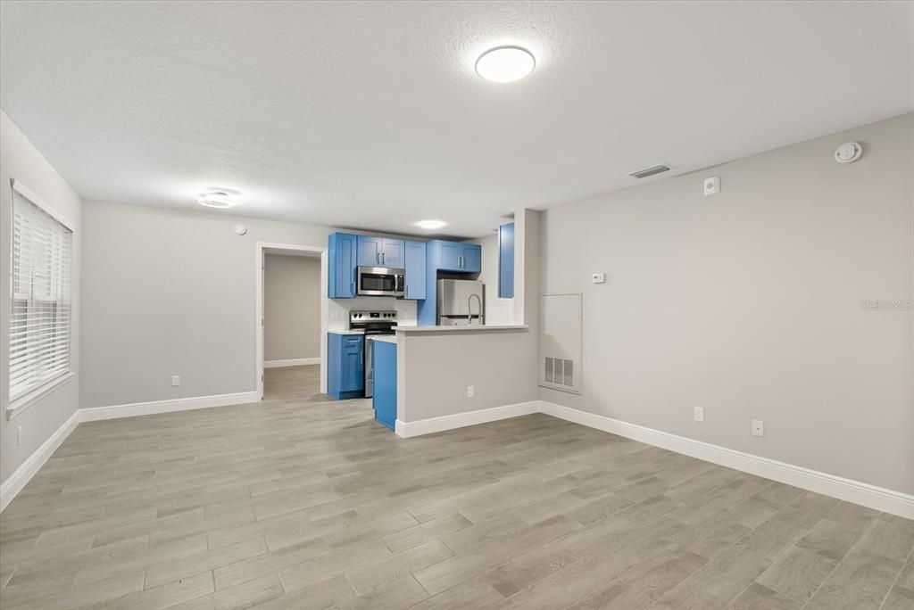 For Sale: $216,900 (2 beds, 2 baths, 912 Square Feet)
