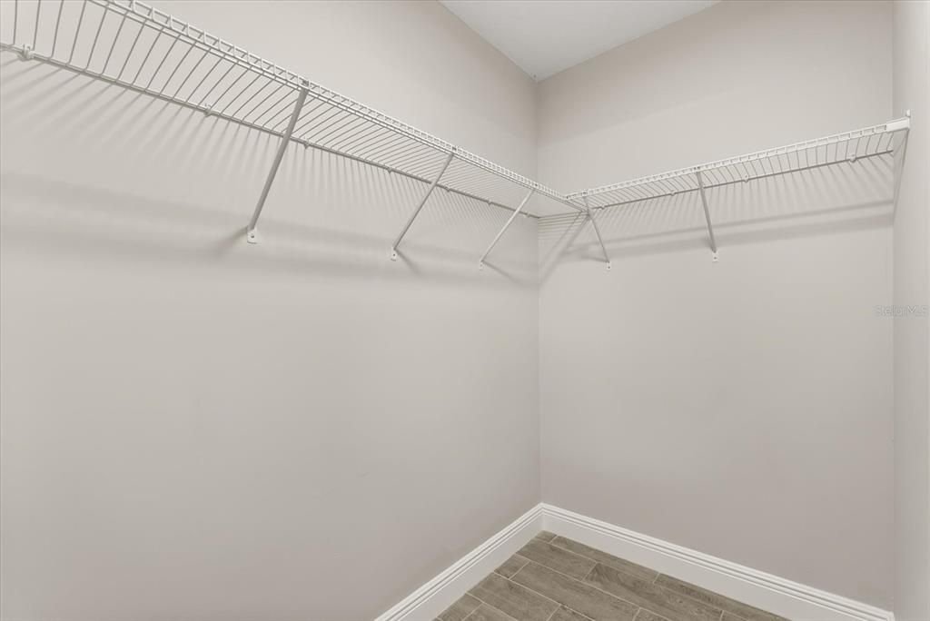 For Sale: $216,900 (2 beds, 2 baths, 912 Square Feet)