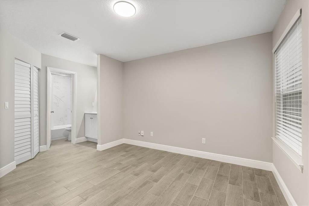 For Sale: $216,900 (2 beds, 2 baths, 912 Square Feet)