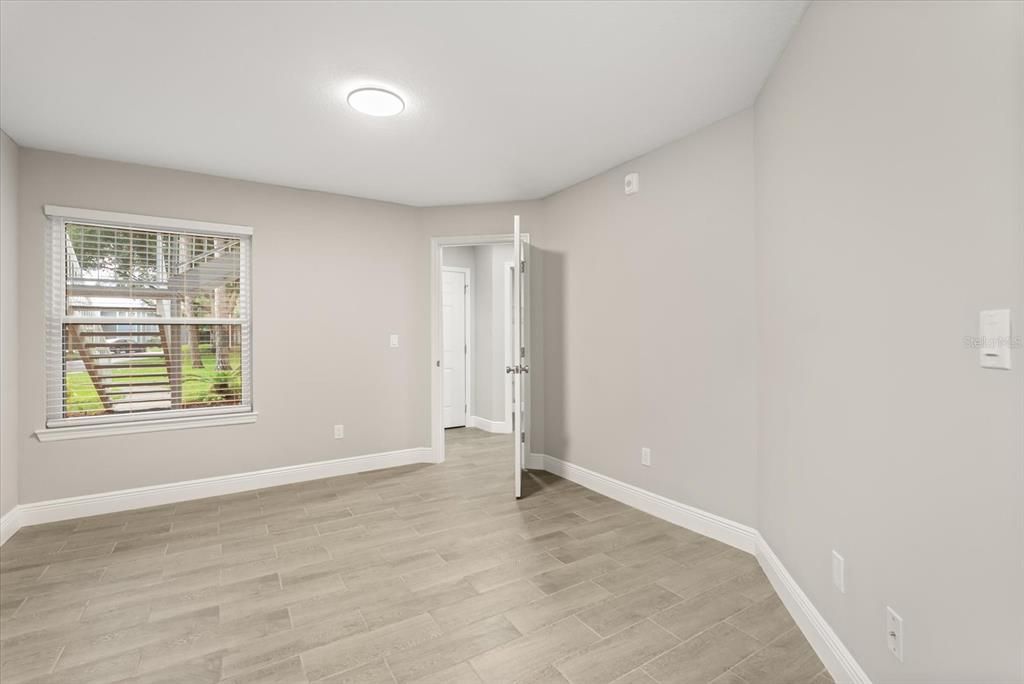 For Sale: $216,900 (2 beds, 2 baths, 912 Square Feet)