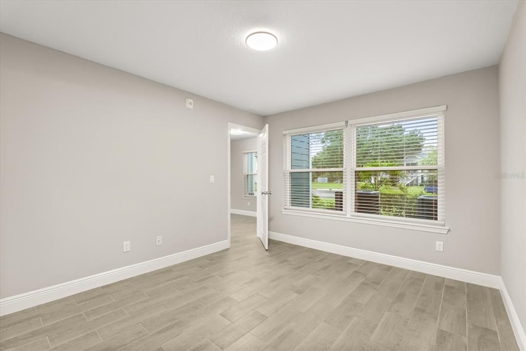 For Sale: $216,900 (2 beds, 2 baths, 912 Square Feet)